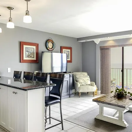 The Summit 611 Apartment